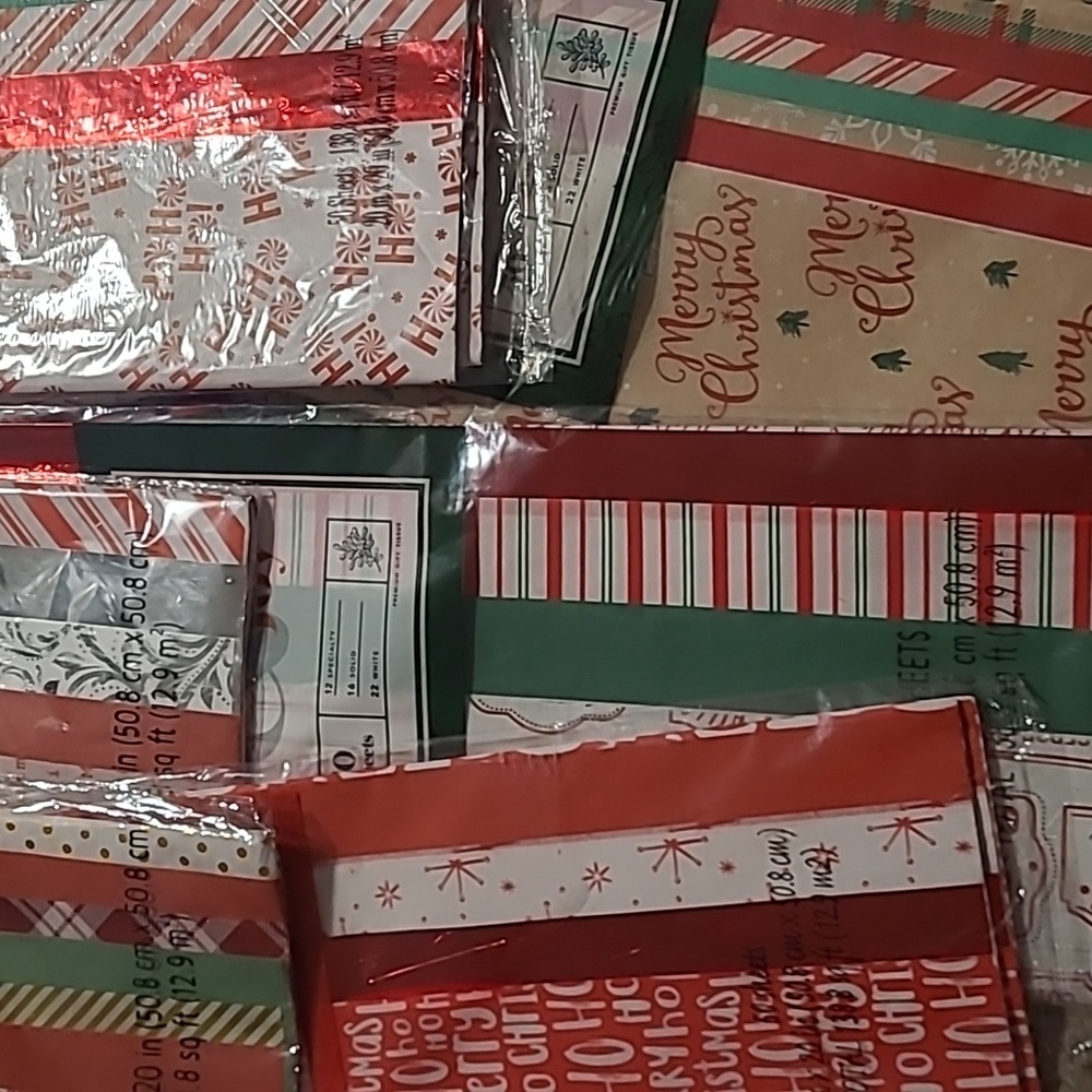 Holiday Gift Tissue 150 Sheets - Picture 2 of 2